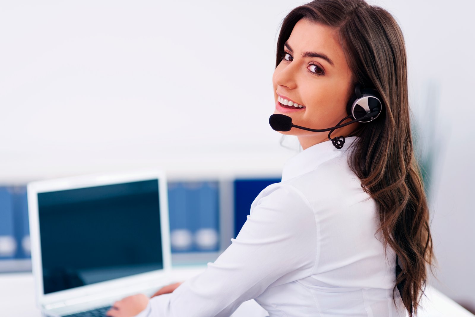 נציגת שירות לקוחות מקצועית
